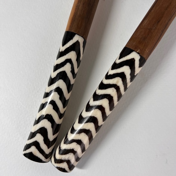 Olive Wood Salad Serving Utensils with batik handles - Picture 5 of 7